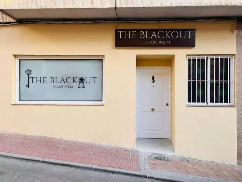 1. THE BLACKOUT escape room